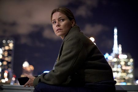 20-AM-Elizabeth-Banks-NDove.jpg