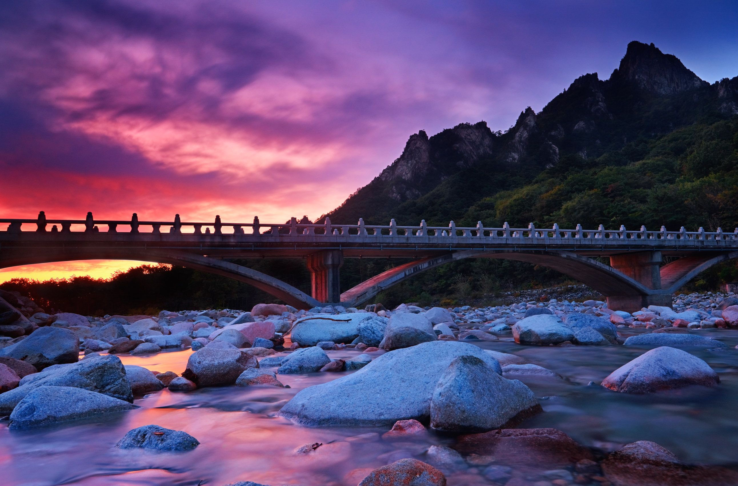 SeorakSan National Park, Korea. UNESCO Biosphere Reserve since 1982, Stone Bridge at Dawn