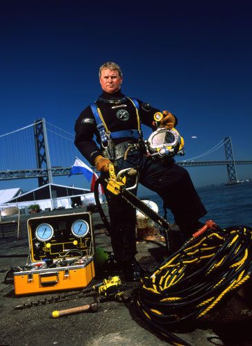 Popular Mechanics article on odd jobs San Francisco Port Diver