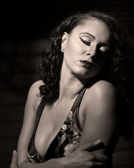 1aliciaglam_5dmonochrome_8001.jpg