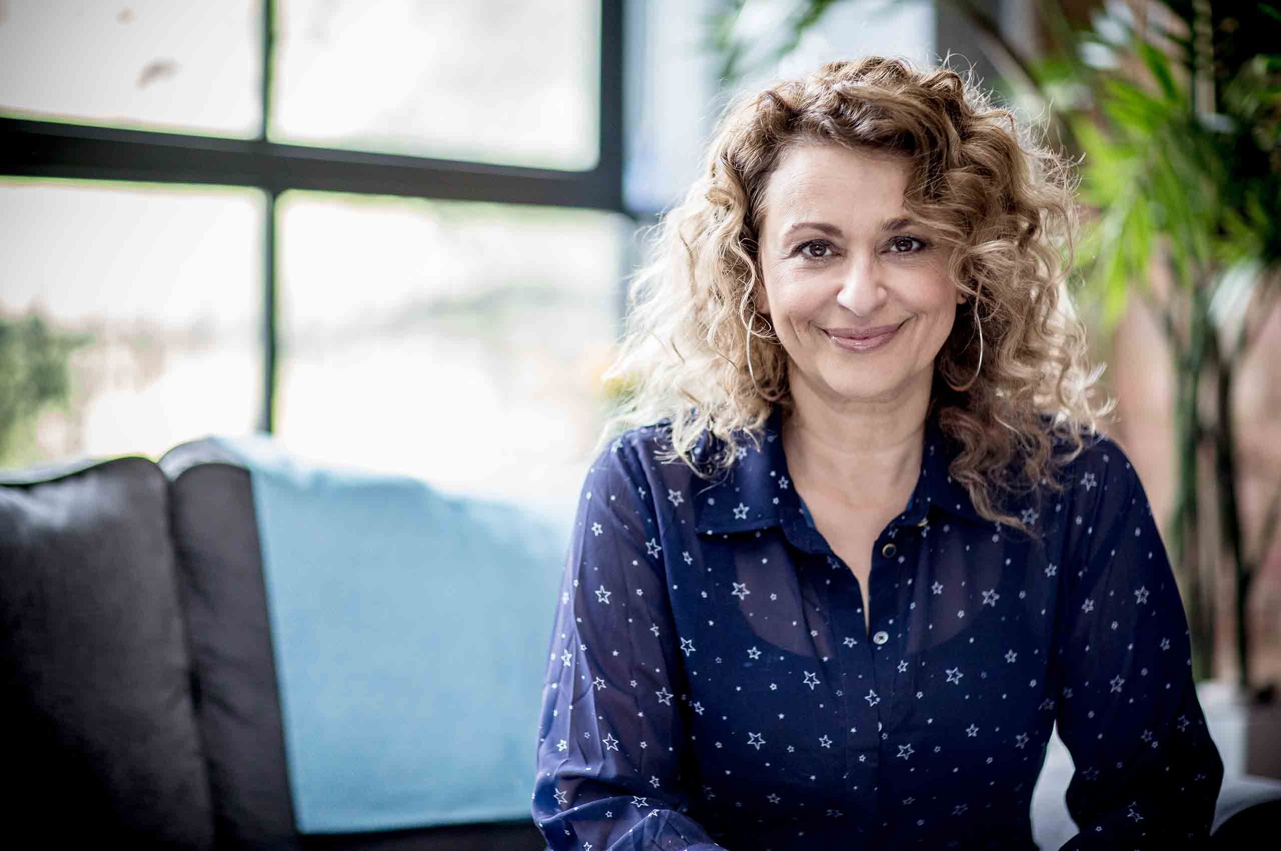 Julia Sawalha Images