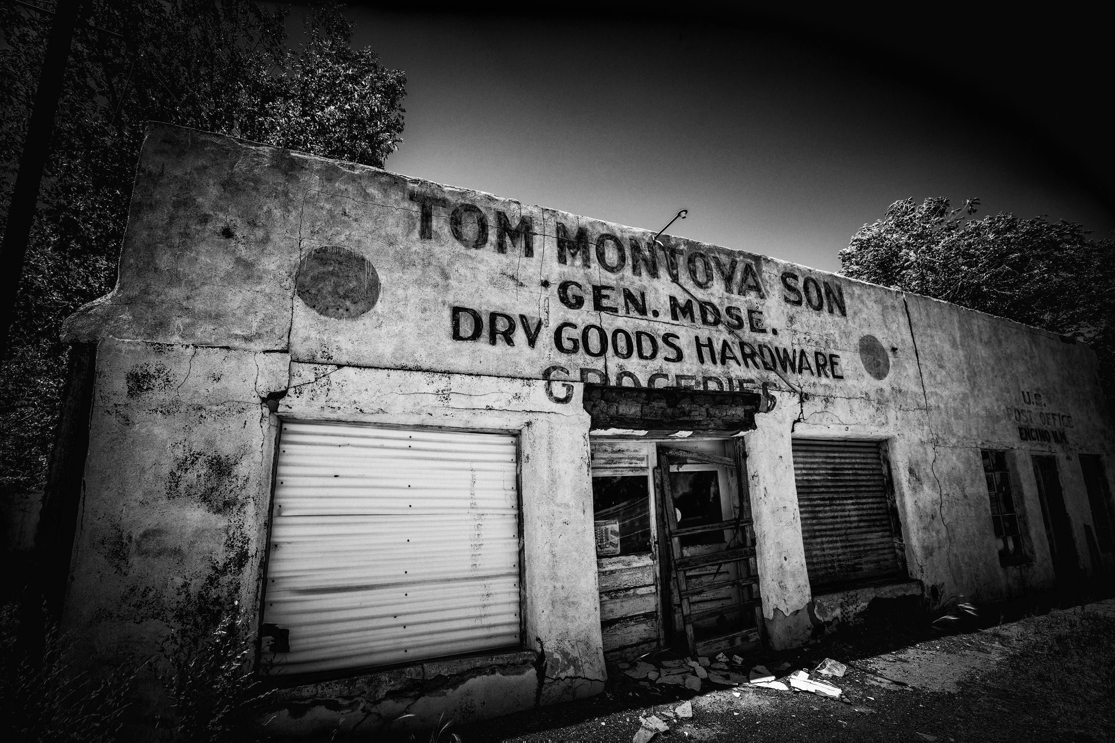 TomMontoyaSonStore1_Encino.jpg