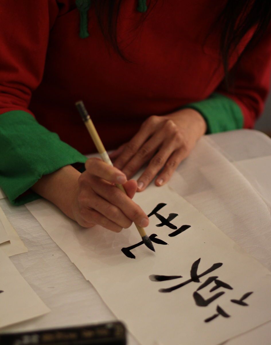 1sarah_lin_writing_chinese_characters_002.jpg