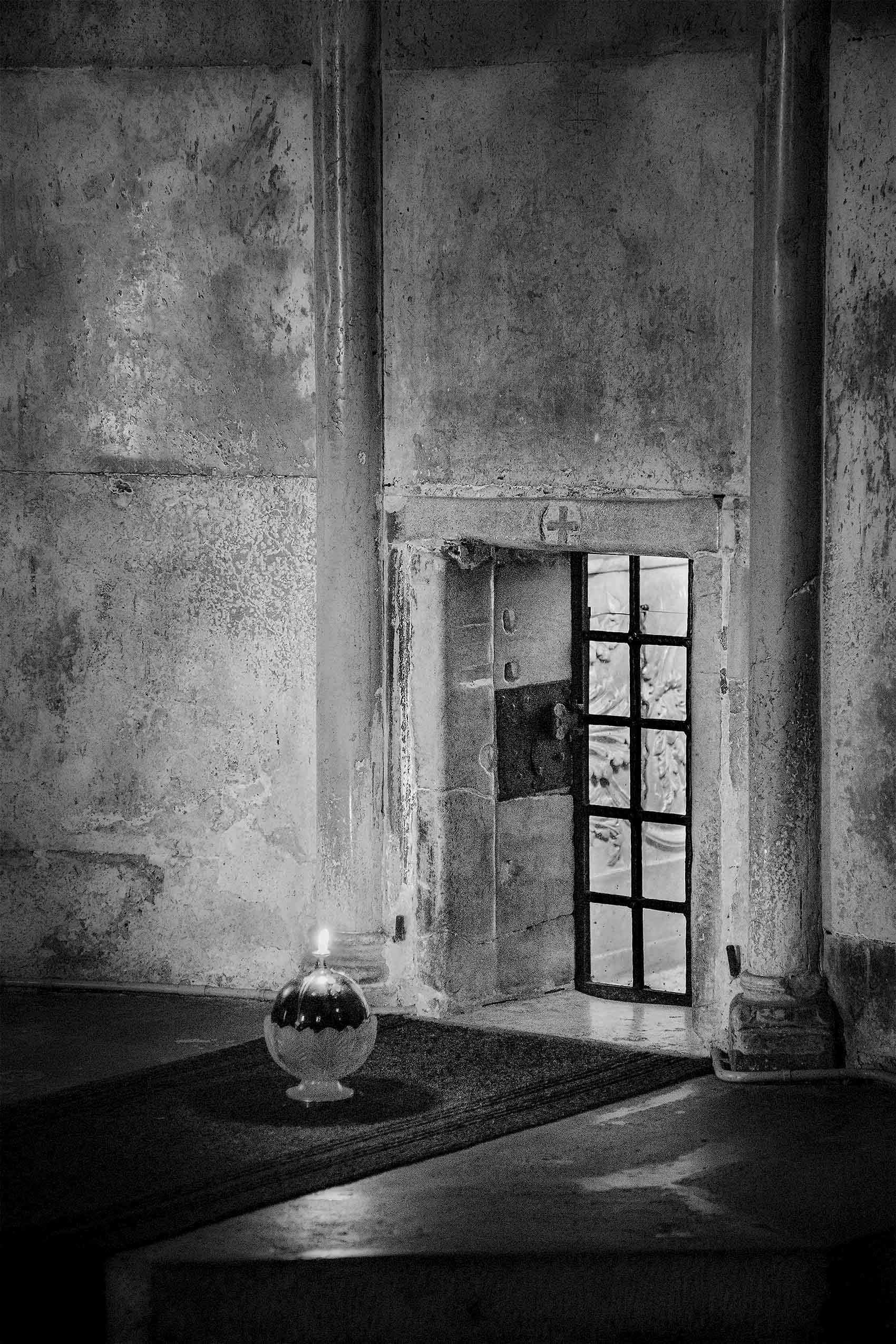 This crypt represents the the Holy Sepulcher in Jerusalem. It once contained the remains of Saint Petronious, the patron saint of bologna. It is reported that for centuries, pregnant Bolognese women circled the tomb 33 times, the age of Christ, in a ritual designed to bless their unborn child. They would then visit the nearby Madonna Chapel to offer prayers to complete the ritual. Holy Sepulcher