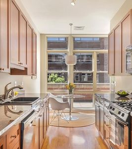 08_324-N-Jefferson_Unit-302_177_Kitchen-w-Breakfast-Nook_Web.jpg