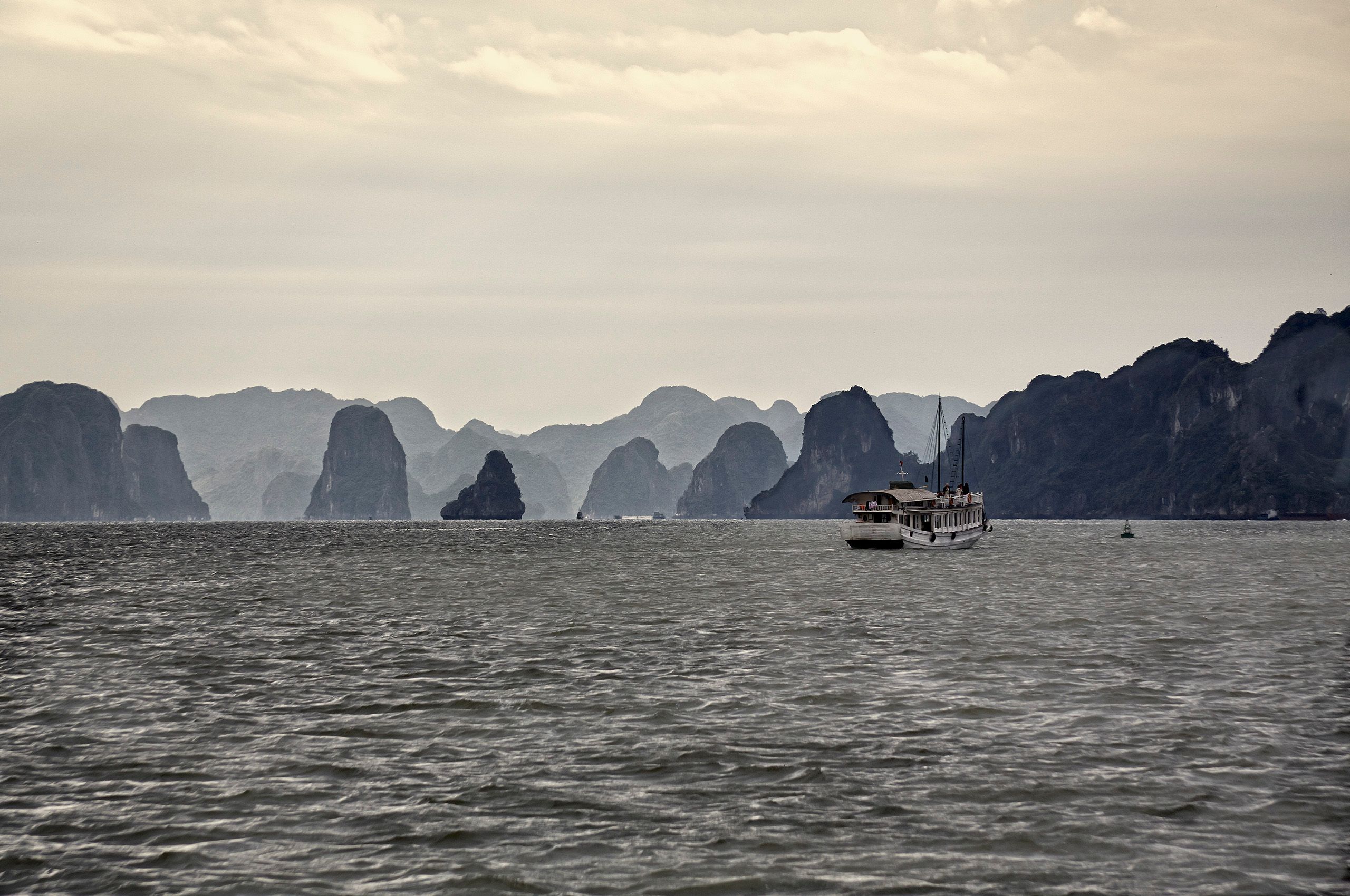 Halong Bay_B7A7238.jpg