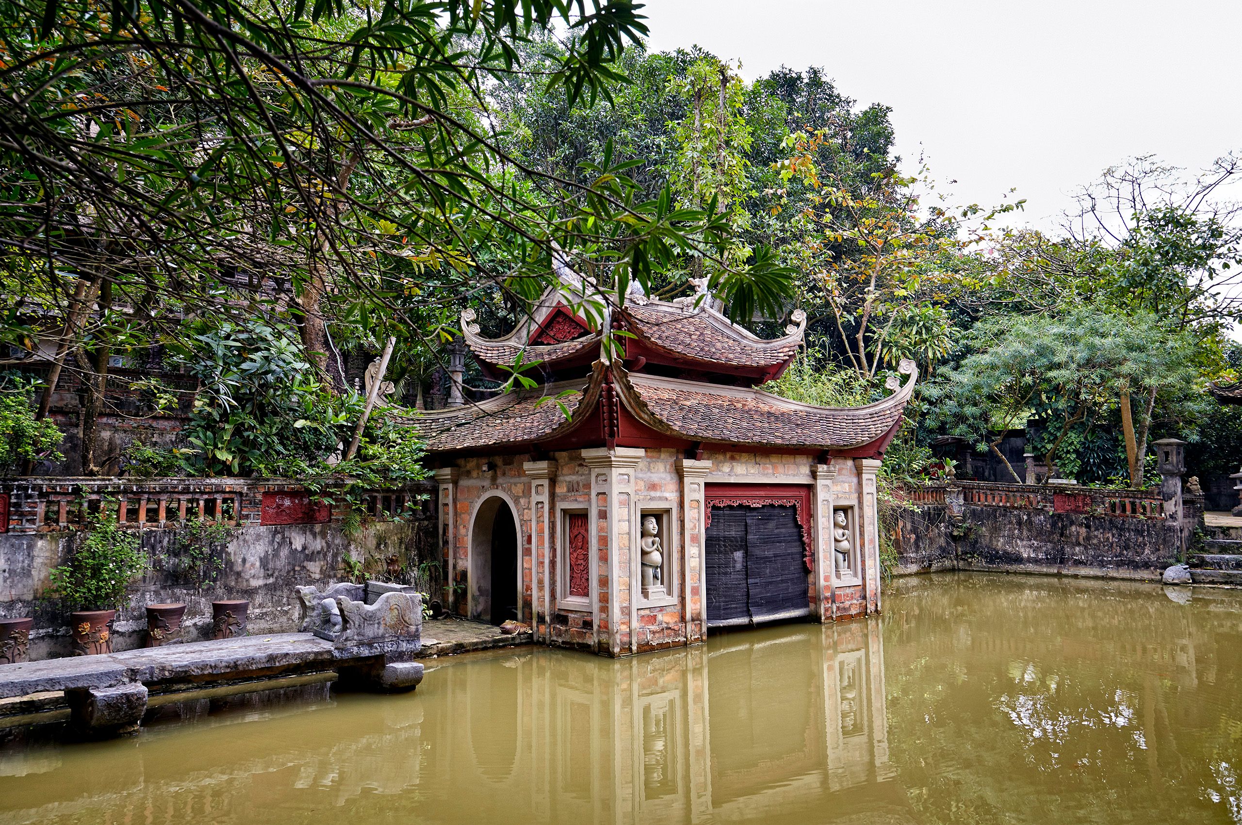 HanoiShrine water_B7A7367f.jpg