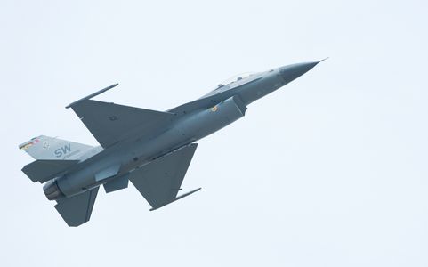 F-16 Viper East Coast Demo Team at Quonsett airshow