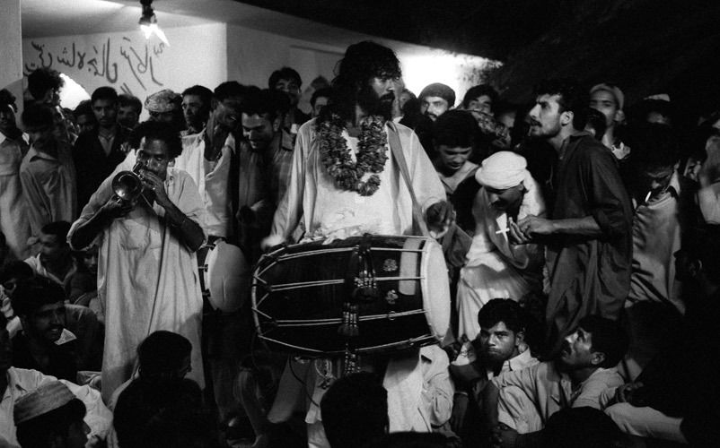 Sufi musicians and dancers at Lahore Temple, Pakistan. 1pakistan_sufi_dance_lahore_20.jpg
