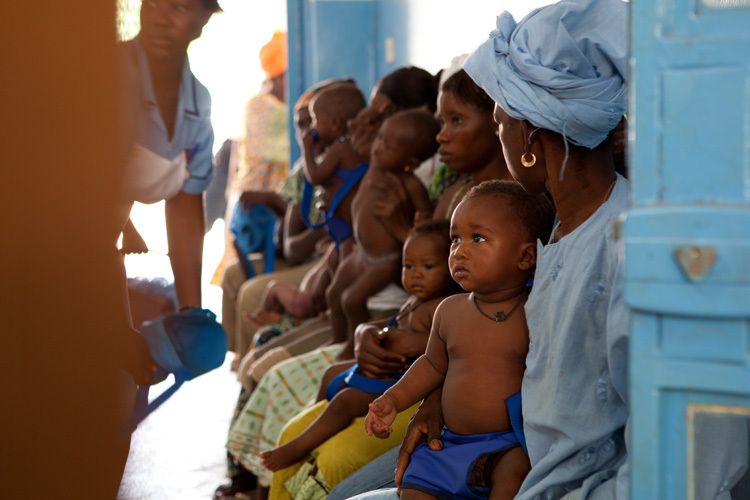 Therapeutic Feeding Centre Baby Clinic at Ola During Childrens Hospital. Mothers arrive and wait in line to have their children weighed before being given food supplements and advice on healthy eating for their children. Freetown, Sierra Leone. 1sierra_leone_childe_health_12.jpg