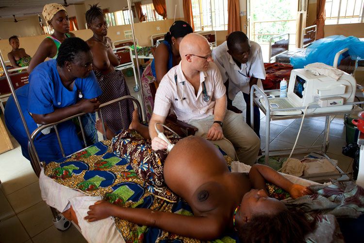 Alex Burns, GP and VSO Volunteer at Makeni Government Hospital scans pregnant Mother Rugiatu Kamara, 24, to ascertain what stage of pregnancy she is at and whether the baby is old enough for the mother to be induced as she has pre-eclampsia. Alex is observed by other pregnant Mums, colleagues and students. Alex discovers from the scan that the baby is 36 weeks old and Rugiatu is later induced by Nancy Kellie. 1sierra_leone_birth.jpg