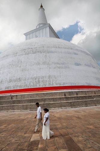 Buddhist Temple. Anuradhapura, Sri Lanka. 1sri_lanka_temple.jpg