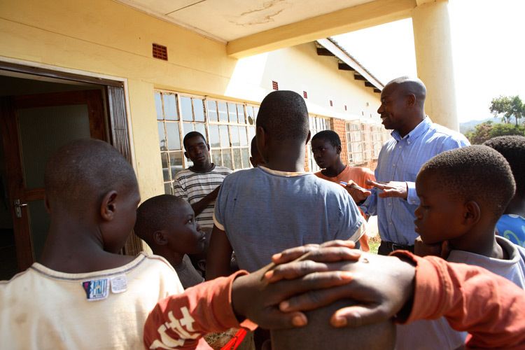 Francis Khruza, project worker at The Chisomo street children project settles a dispute amongst some boys. Lilongwe, Malawi. 1malawi_street_child_3.jpg