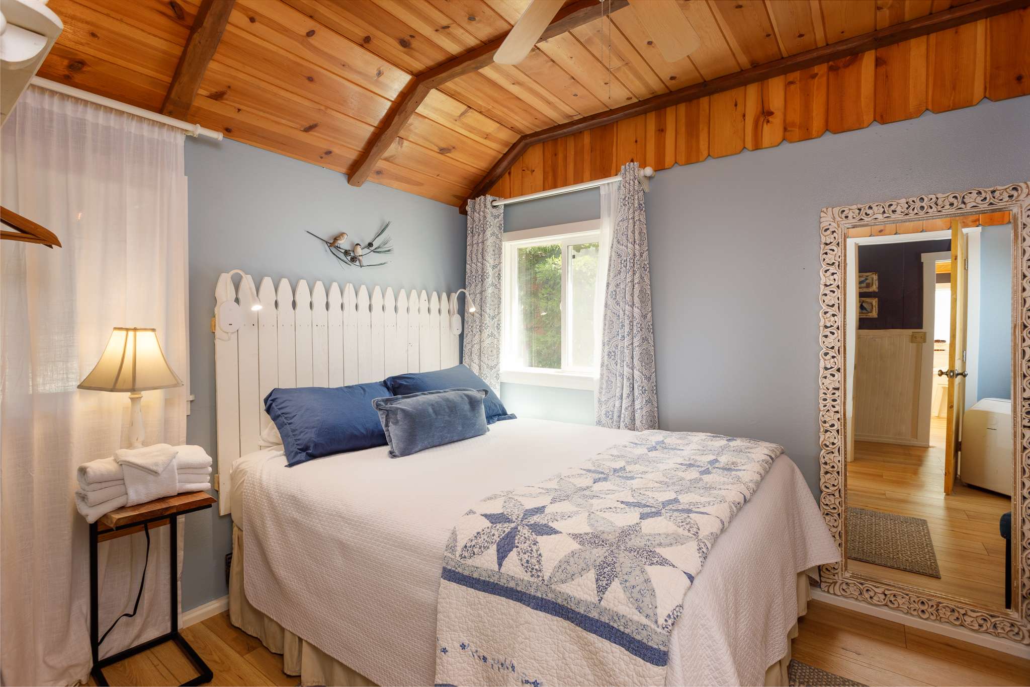 Blue Jay bedroom 01.jpg