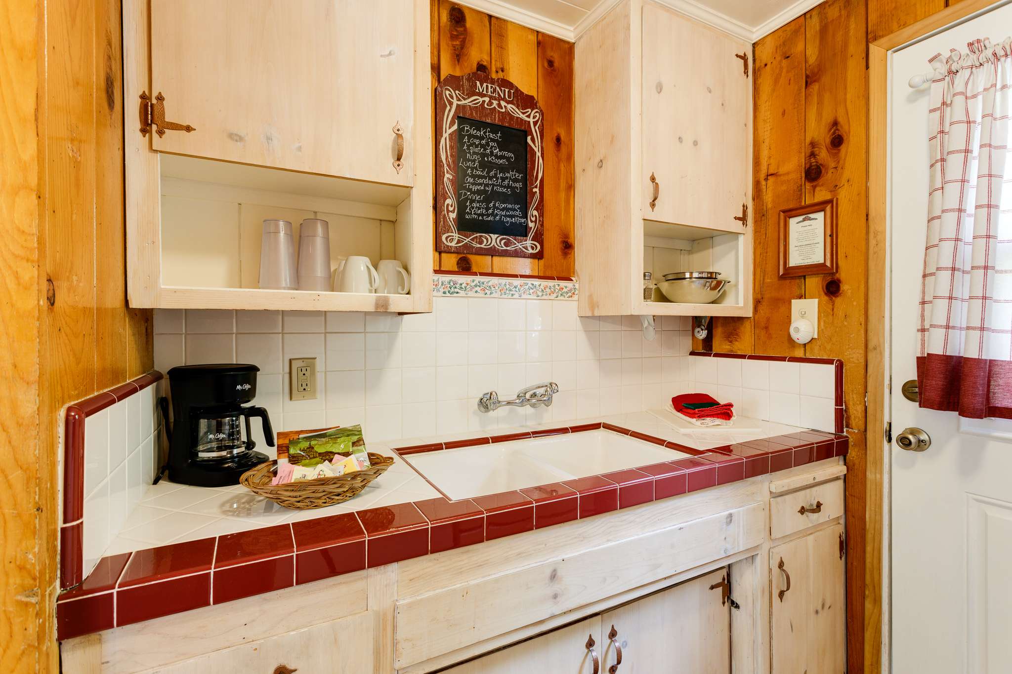 Pine Rose Cottage kitchen