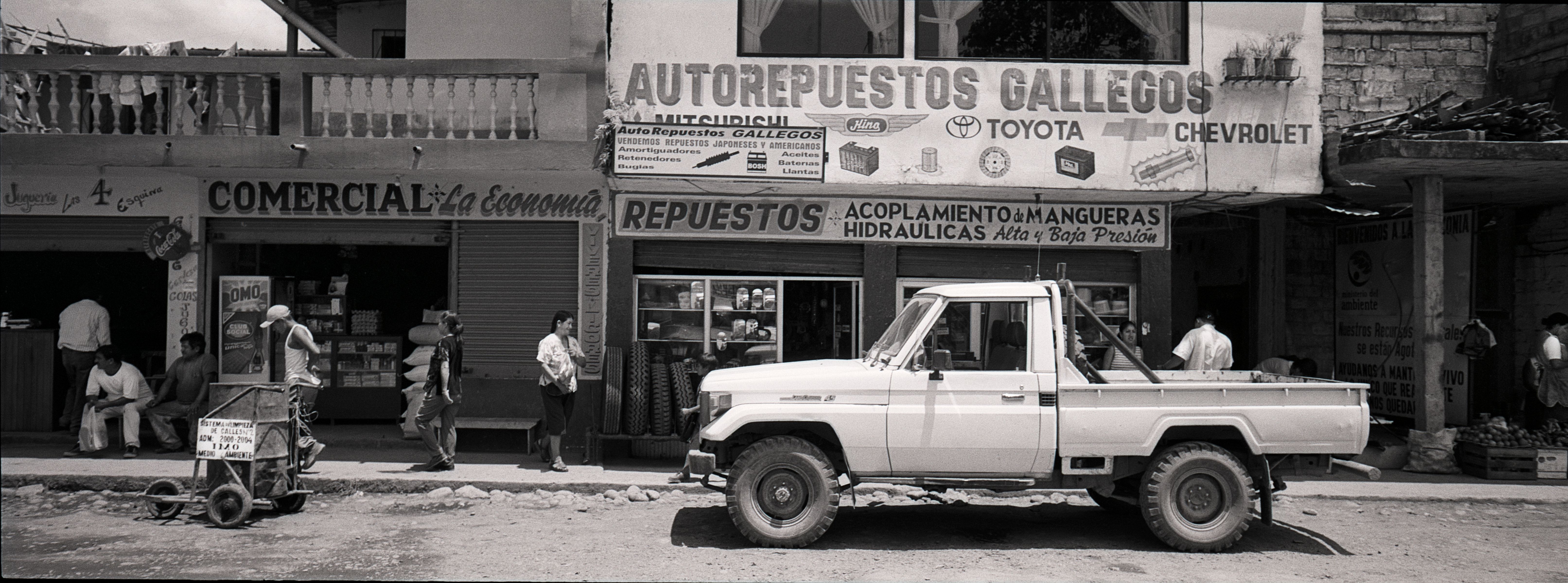 ecuador_street_11.jpg
