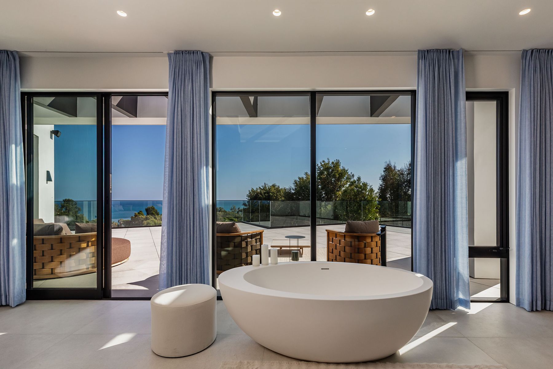 27715PCH245 web main badezimmer.jpg