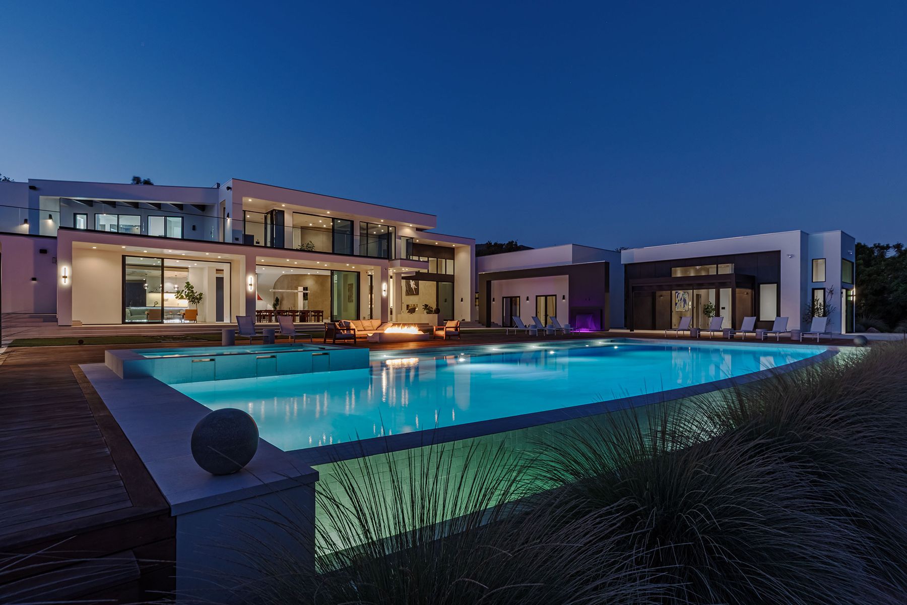 27715PCH324 web front night.jpg