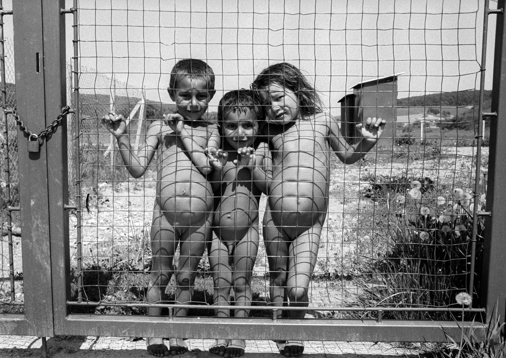 1naked_roma_children