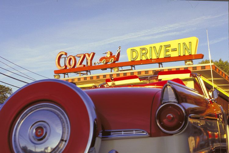 1cozy_drivein_a.jpg