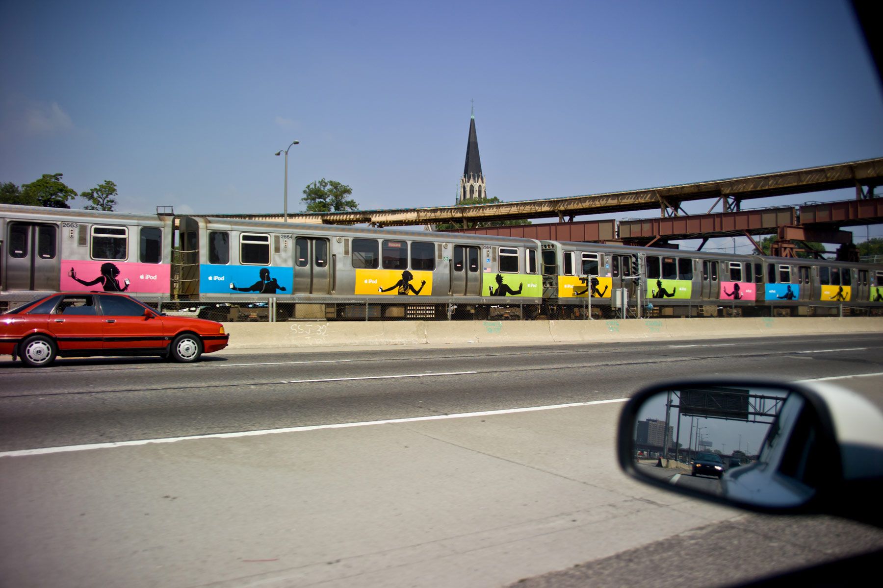 Ipod-intro-ads-on-Chicago-L-from-Kennedy-Expressway.jpg