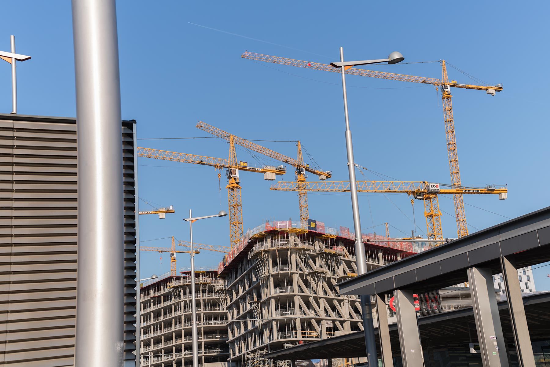 Vienna-Rail-Station-construction-cranes.jpg