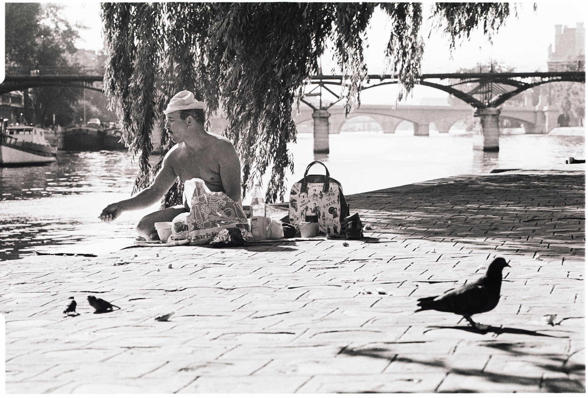 Picnic Seine Paris France 1976.jpg
