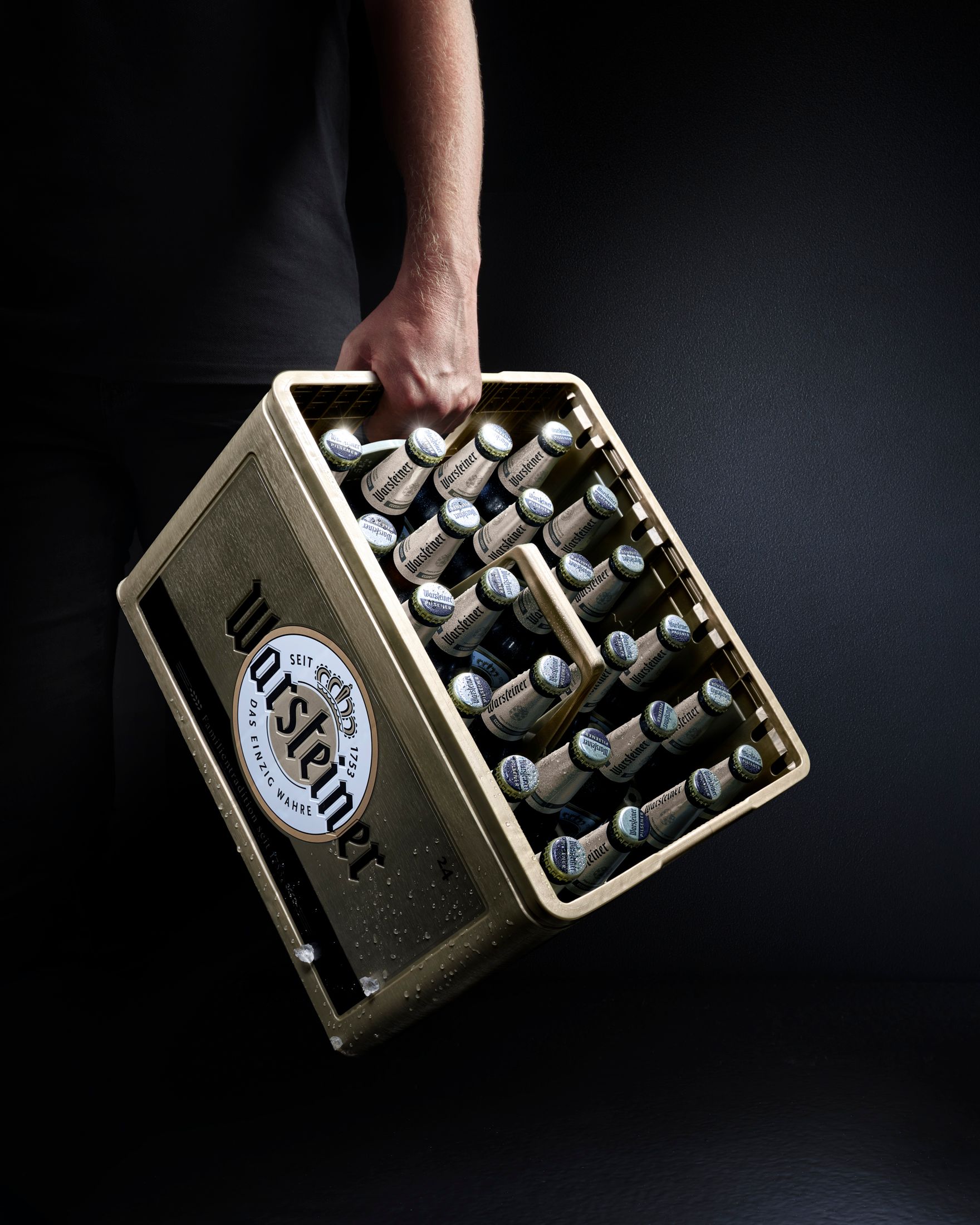 Warsteiner krat gedragen.jpg