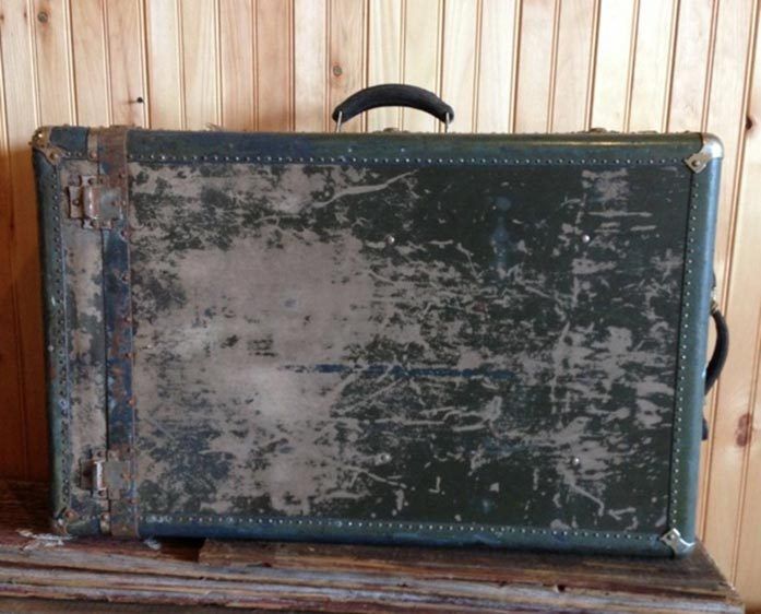 1vintage_green_suitcase_trunk