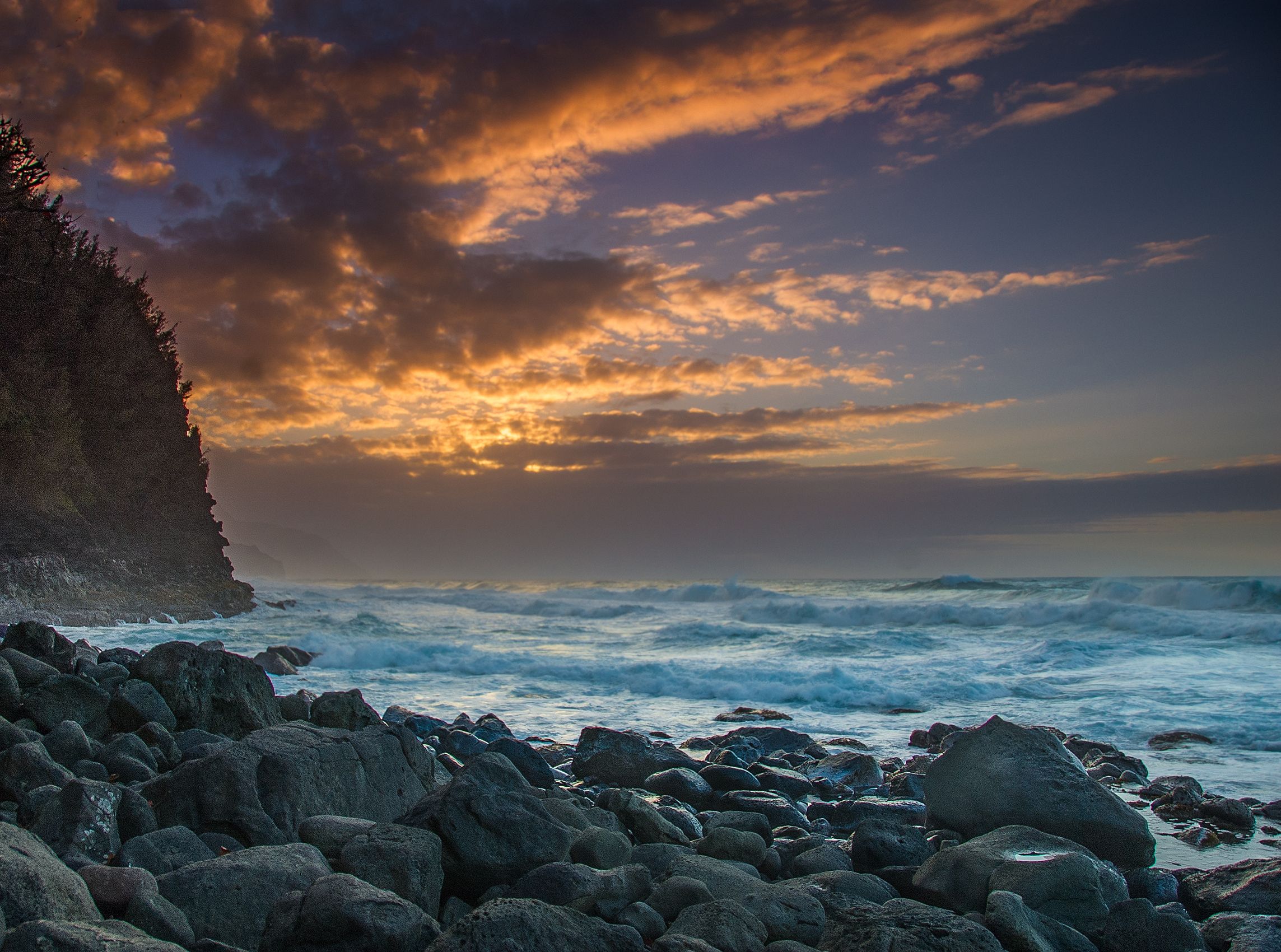 Sunset, North Coast, Kauai 09 Hawaii D-07-01-26-0277.jpg