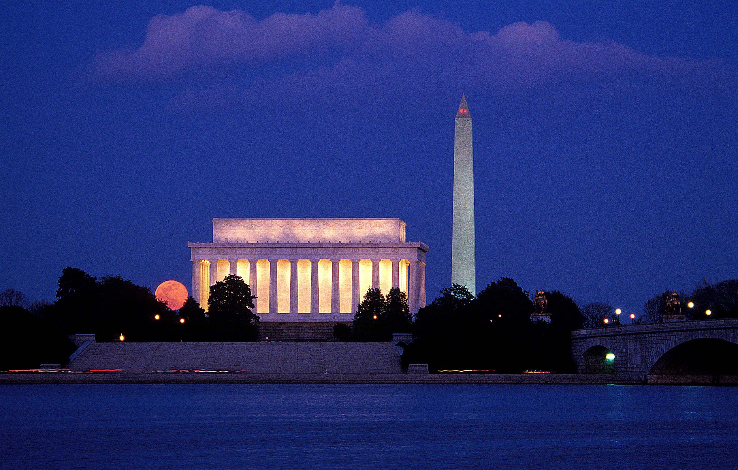 Moonrise, Lincoln Memorial 1503-36-(March-9-2001).jpg