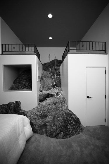 1Bezdeck_final_bw_bedroom_with_rock_6136