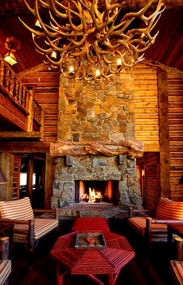 1r5587_roberts_home_fireplace_final