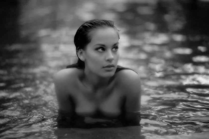 1bianca_black_and_white_pool