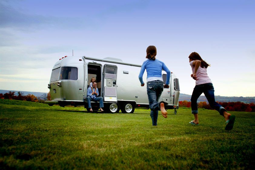 1kids_running_to_dad_and_trailor