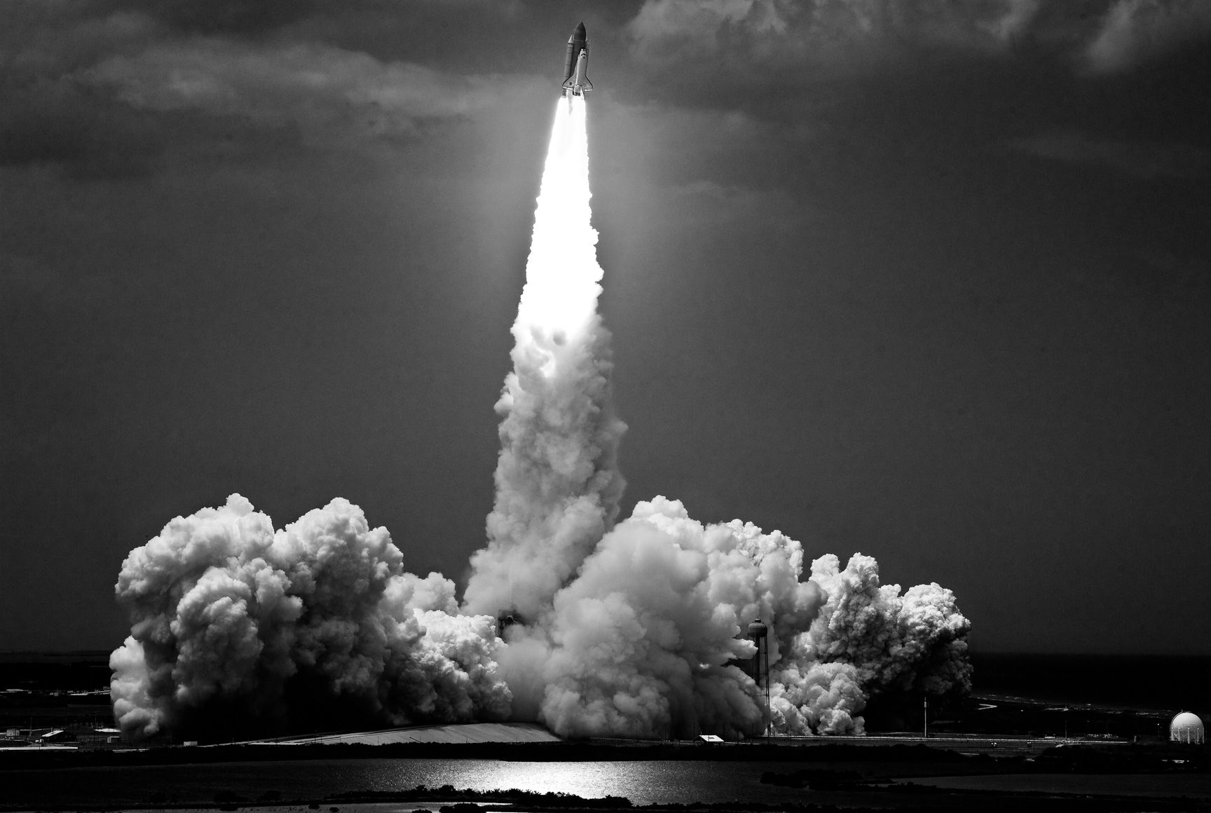 Launch of STS125 Atlantis - remote camera black & white