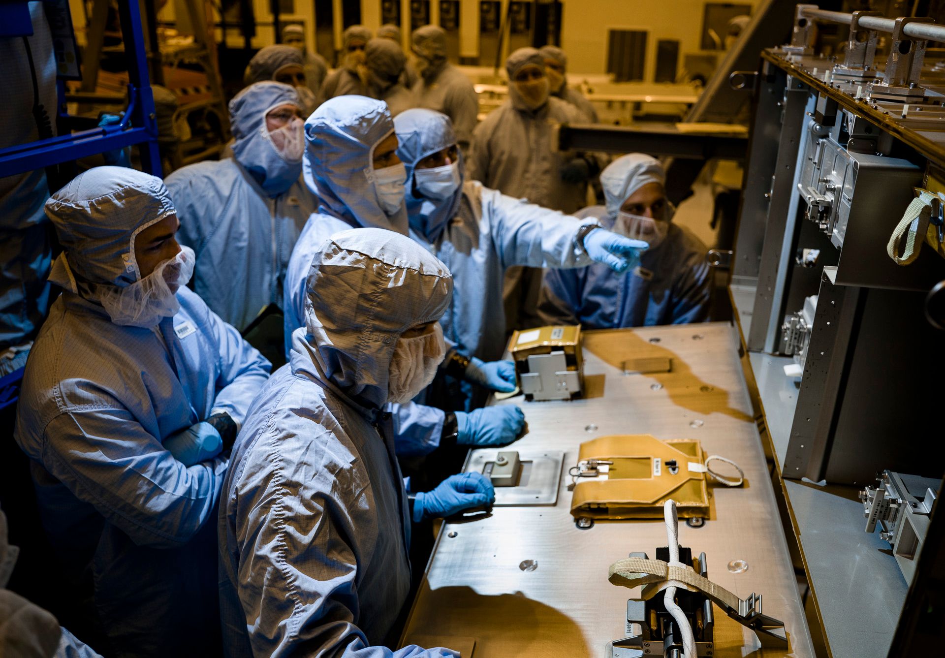 Hubble Servicing History: Final Crew Fam for Last HST Servicing Mission SM4