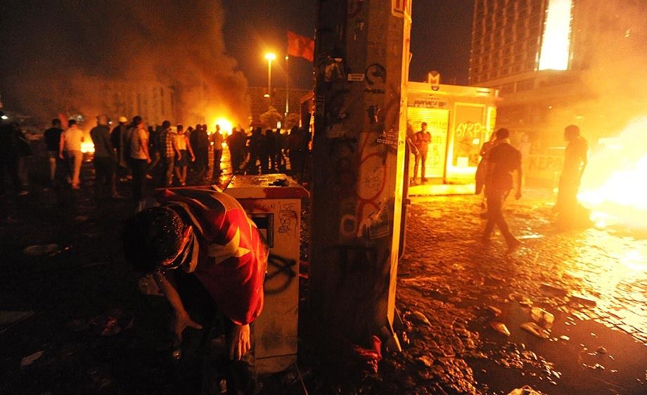 Turkish police fight to regain control of Taksim Square