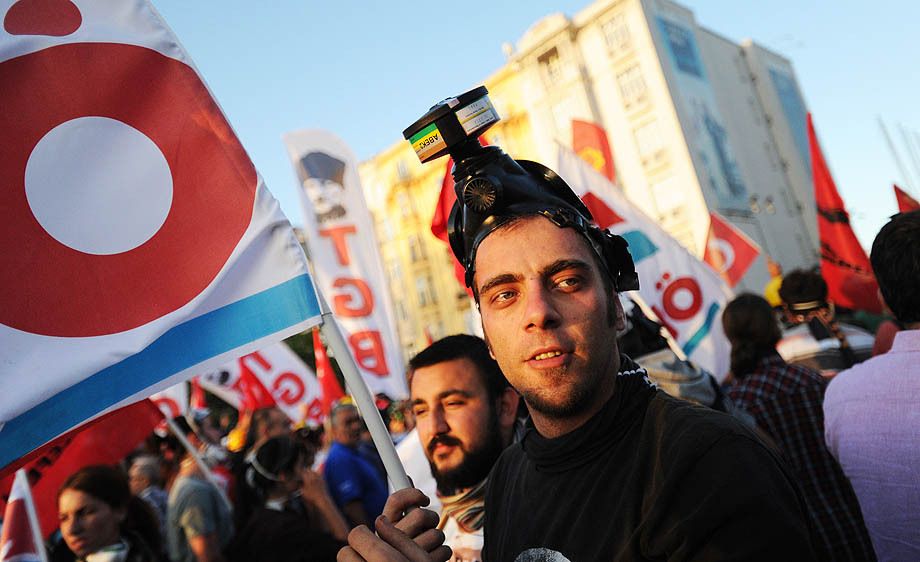 Turkish police fight to regain control of Taksim Square