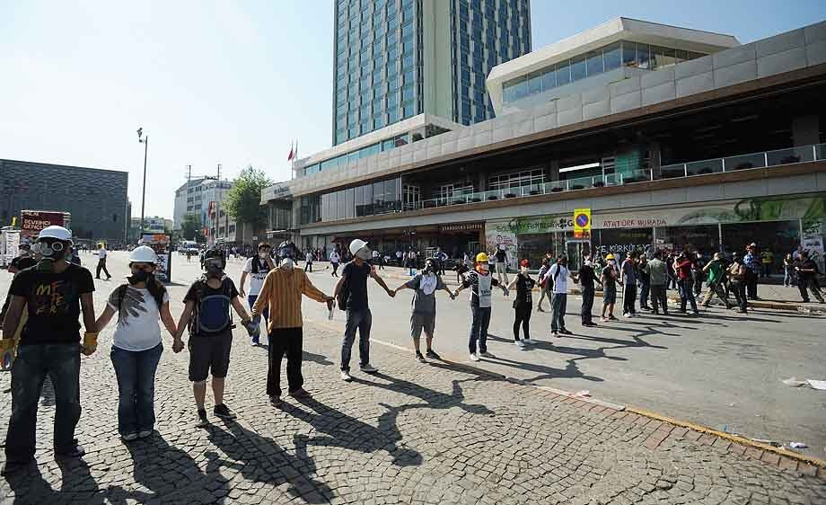 Turkish police fight to regain control of Taksim Square