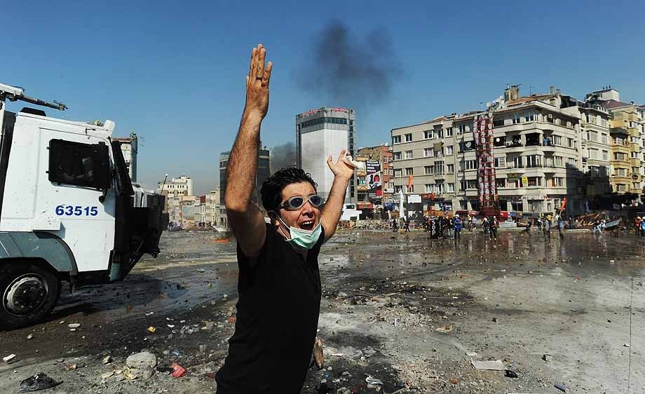 Turkish police fight to regain control of Taksim Square
