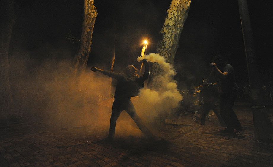 Turkish protesters battle police near Erdogan's Istanbul office