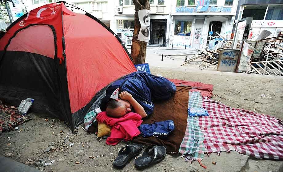 Camping Gezi Park protestors sleep before police raid on Taksim Square