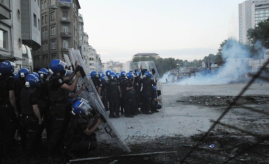 Turkish police fight to regain control of Taksim Square