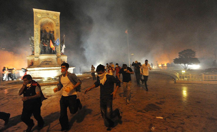 Turkish police fight to regain control of Taksim Square