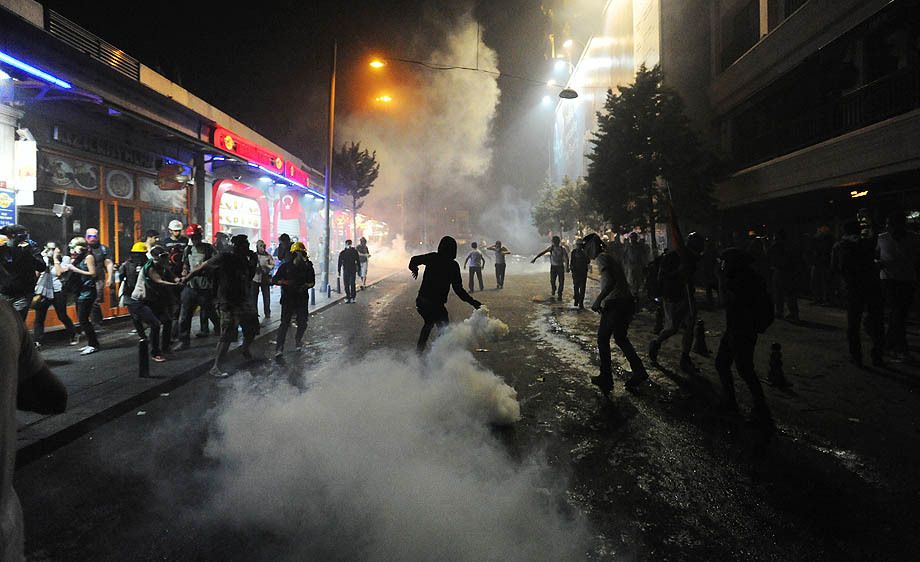 Turkish police fight to regain control of Taksim Square