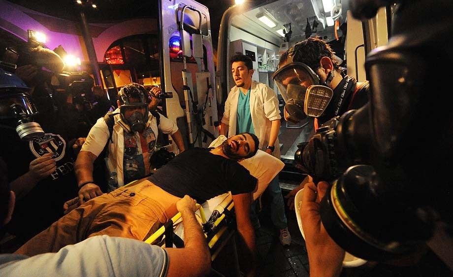 Turkish police battle anti-government protestors
