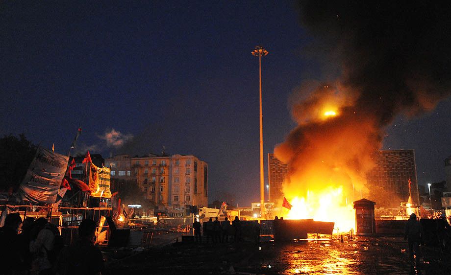 Turkish police fight to regain control of Taksim Square