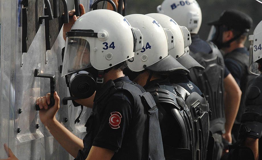 Turkish police fight to regain control of Taksim Square