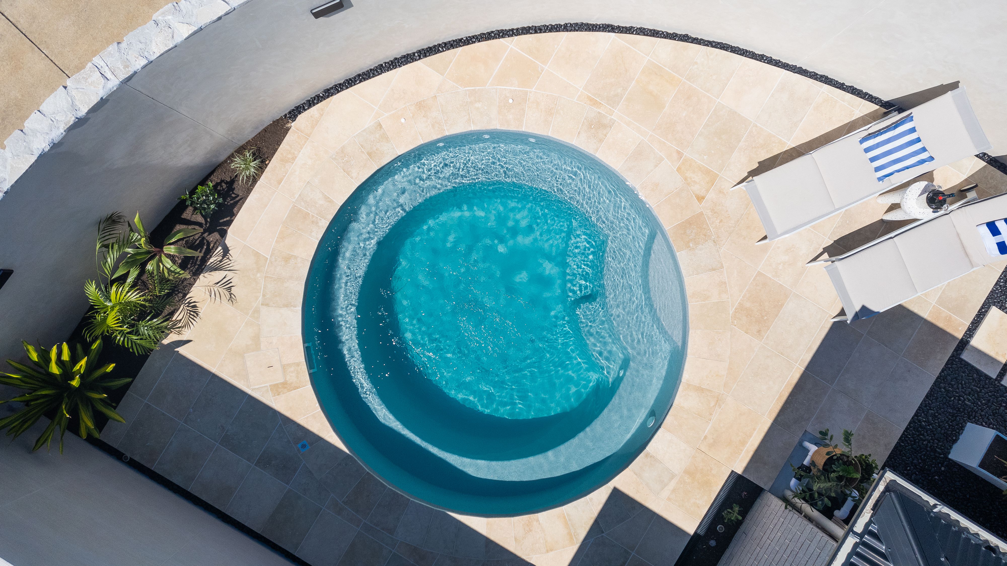 AlexandraHills_roundpool-26.jpg